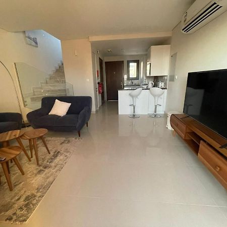 Sifa Beachfront Apartment Muskat Bagian luar foto